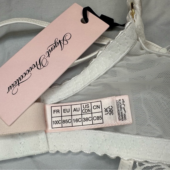 AGENT PROVOCATEUR lacy bra and thong set - Picture 4 of 5